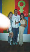 shaun&girls.jpg (22727 bytes)